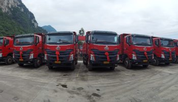 專業(yè)服務(wù)，成就大客戶，玉柴機電交付10臺乘龍自卸車
